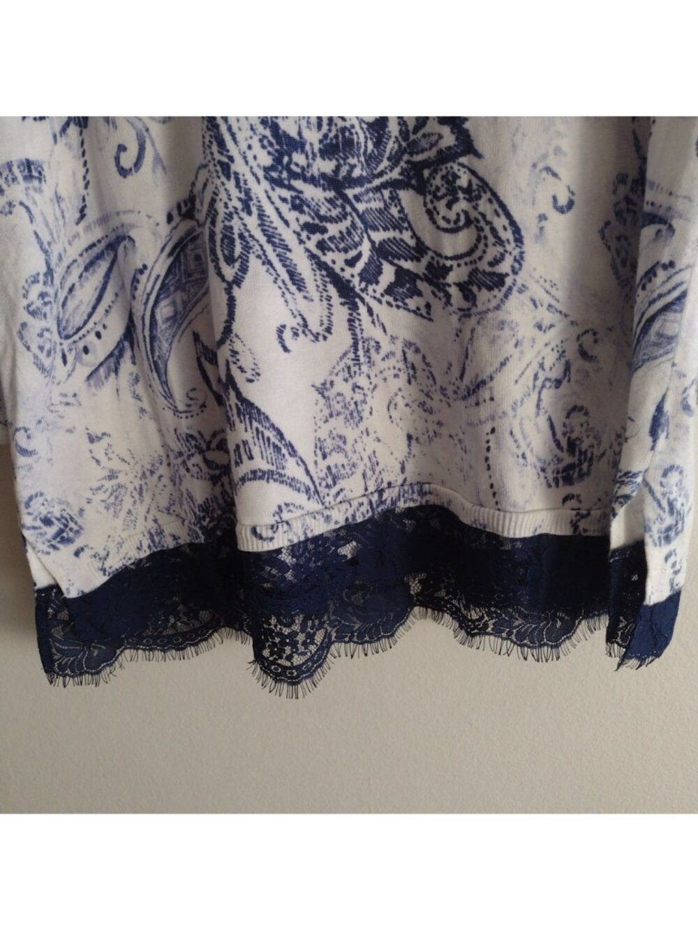 Chico's Paisley Print Sweater L Blue White Relaxed Fit Cotton Blend Lace Trim - Picture 7 of 9